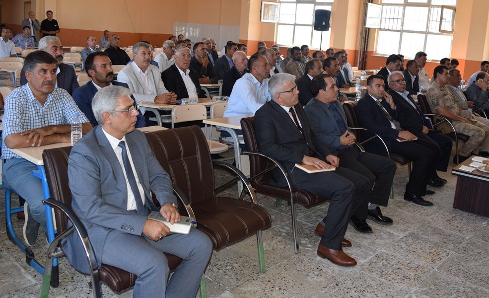 İlçemiz Kaymakamı Metin Esen Çamlıdere Mahallesinde Muhtarlarla Bir Araya Geldi